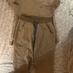Figs Women’s Tan Scrubs size small set.